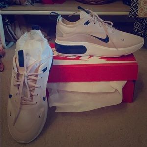 NIB Nike Air Max Dia Sneakers